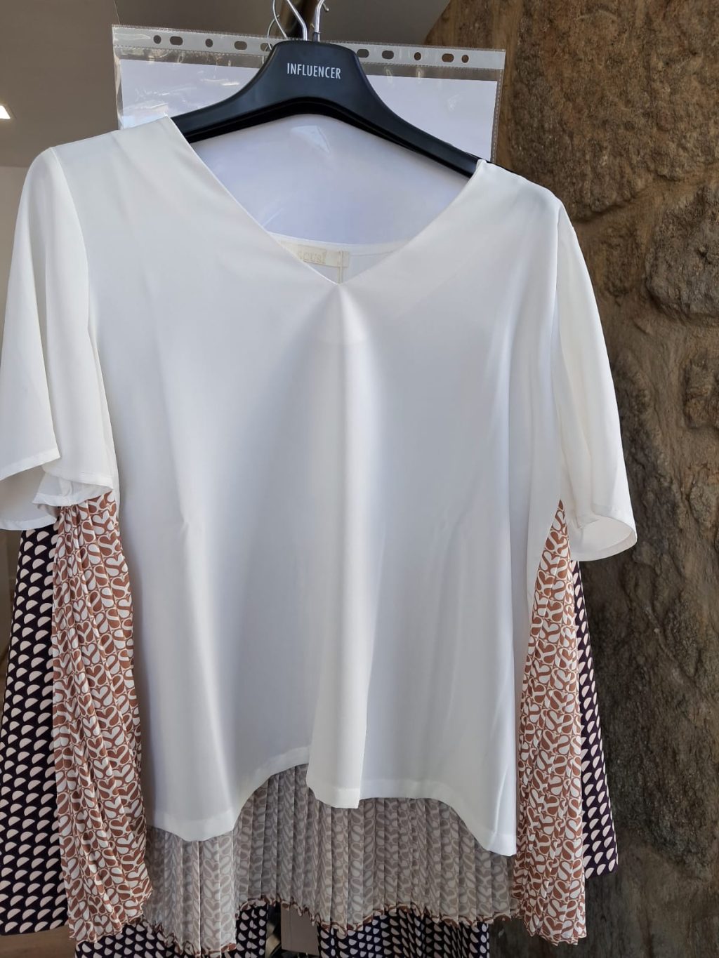 Look Scusi – Blusa Branca com 30% de Desconto!