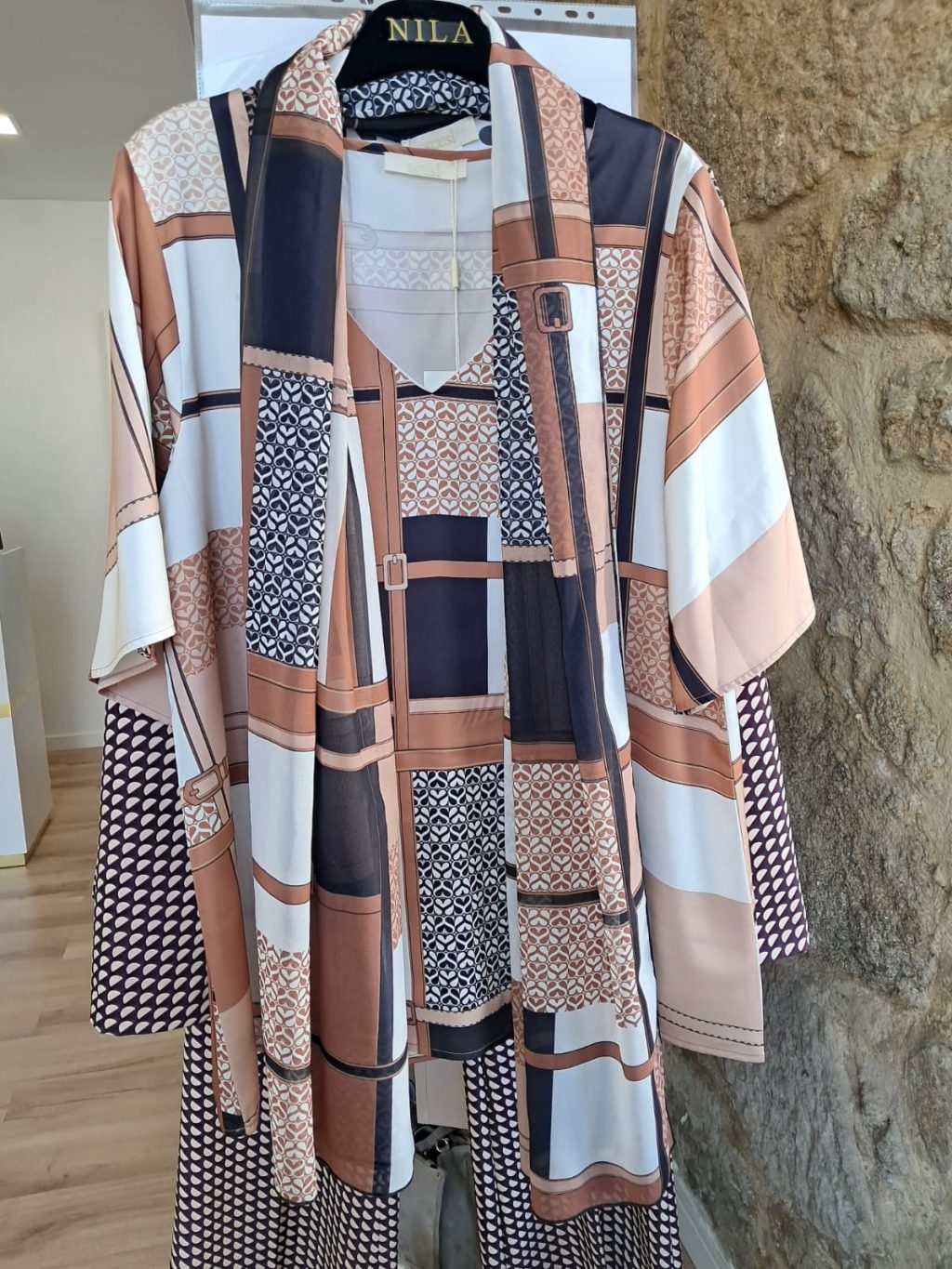 Conjunto Scusi – Camisa + Echarpe com 40% de Desconto